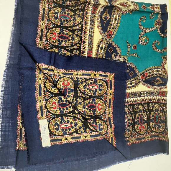 Scarf - Picture 2 of 4